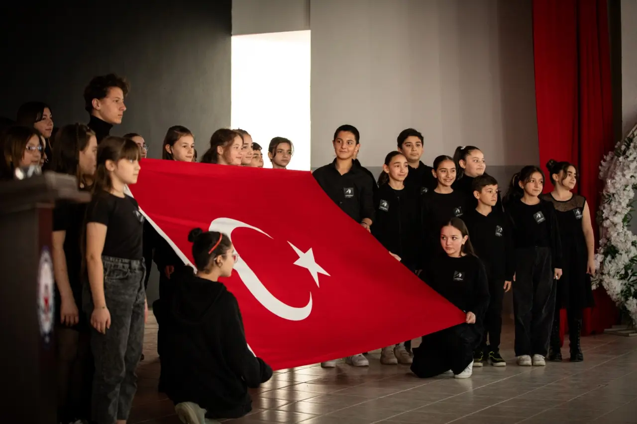 Haber: BAŞKAN BABAOĞLU, ŞEHİT ALİ GAFFAR OKKAN’A VEFA PROGRAMINDA ÖĞRENCİLERLE BULUŞTU - Galeri-2