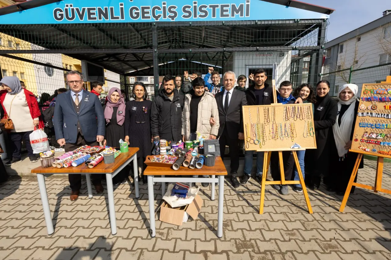 Haber: BAŞKAN BABAOĞLU, ŞEHİT ALİ GAFFAR OKKAN’A VEFA PROGRAMINDA ÖĞRENCİLERLE BULUŞTU - Galeri-5