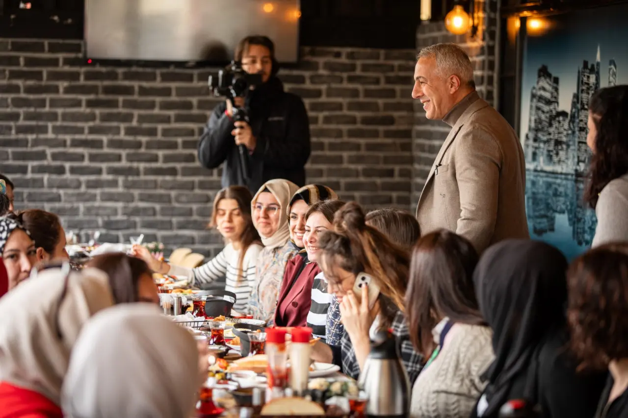 Haber: BAŞKAN BABAOĞLU: BÜYÜK BİR AİLEYİZ - Galeri-1