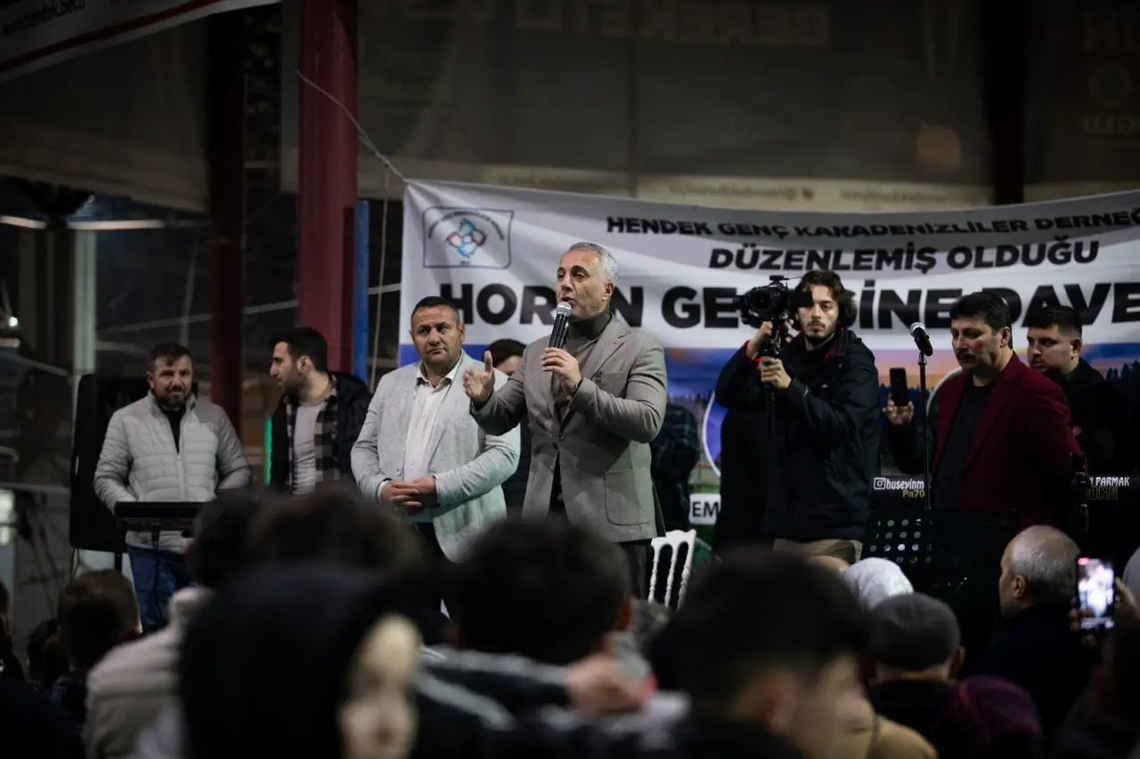 Haber: BAŞKAN BABAOĞLU GENÇ KARADENİZLİLER GECESİNDE HORON OYNADI - Galeri-2