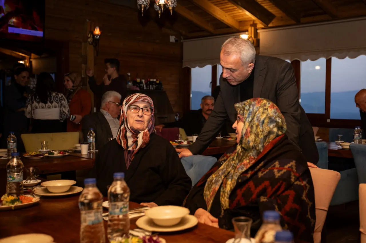 Haber: BAŞKAN BABAOĞLU İLK İFTARI HUZUR EVİ SAKİNLERİYLE AÇTI - Galeri-2