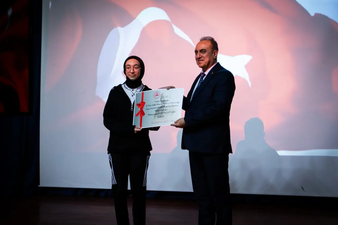 Haber: İSTİKLAL MARŞIMIZIN KABULÜ VE MEHMET AKİF ERSOY’U ANMA PROGRAMI DÜZENLENDİ - Galeri-5