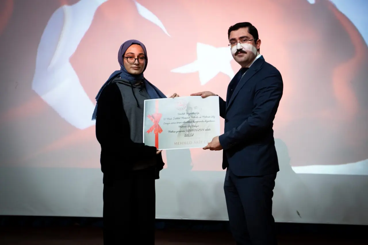 Haber: İSTİKLAL MARŞIMIZIN KABULÜ VE MEHMET AKİF ERSOY’U ANMA PROGRAMI DÜZENLENDİ - Galeri-4