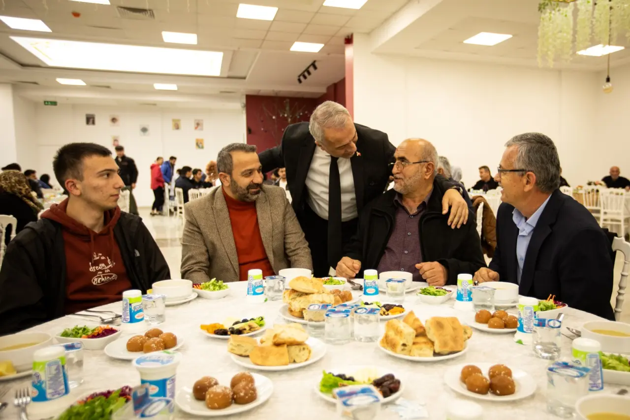 Haber: BAŞKAN BABAOĞLU, DİN GÖREVLİLERİ VE AİLELERİNİ İFTARDA AĞIRLADI - Galeri-4