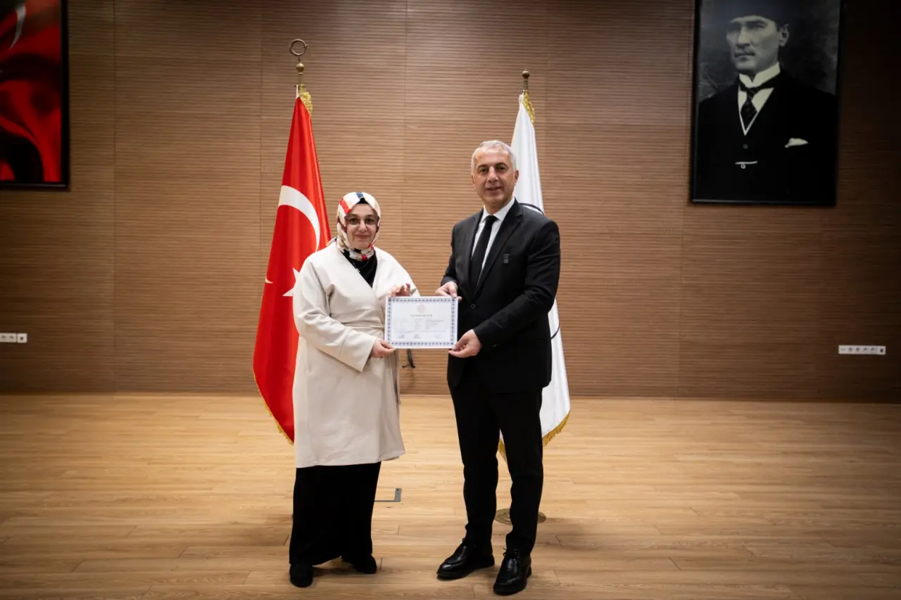 Haber: BAŞKAN BABAOĞLU, TEKSTİL ATÖLYESİ SERTİFİKA TÖRENİNE KATILDI - Galeri-11