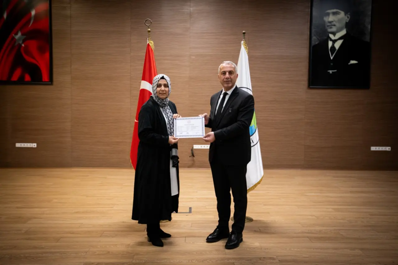Haber: BAŞKAN BABAOĞLU, TEKSTİL ATÖLYESİ SERTİFİKA TÖRENİNE KATILDI - Galeri-13