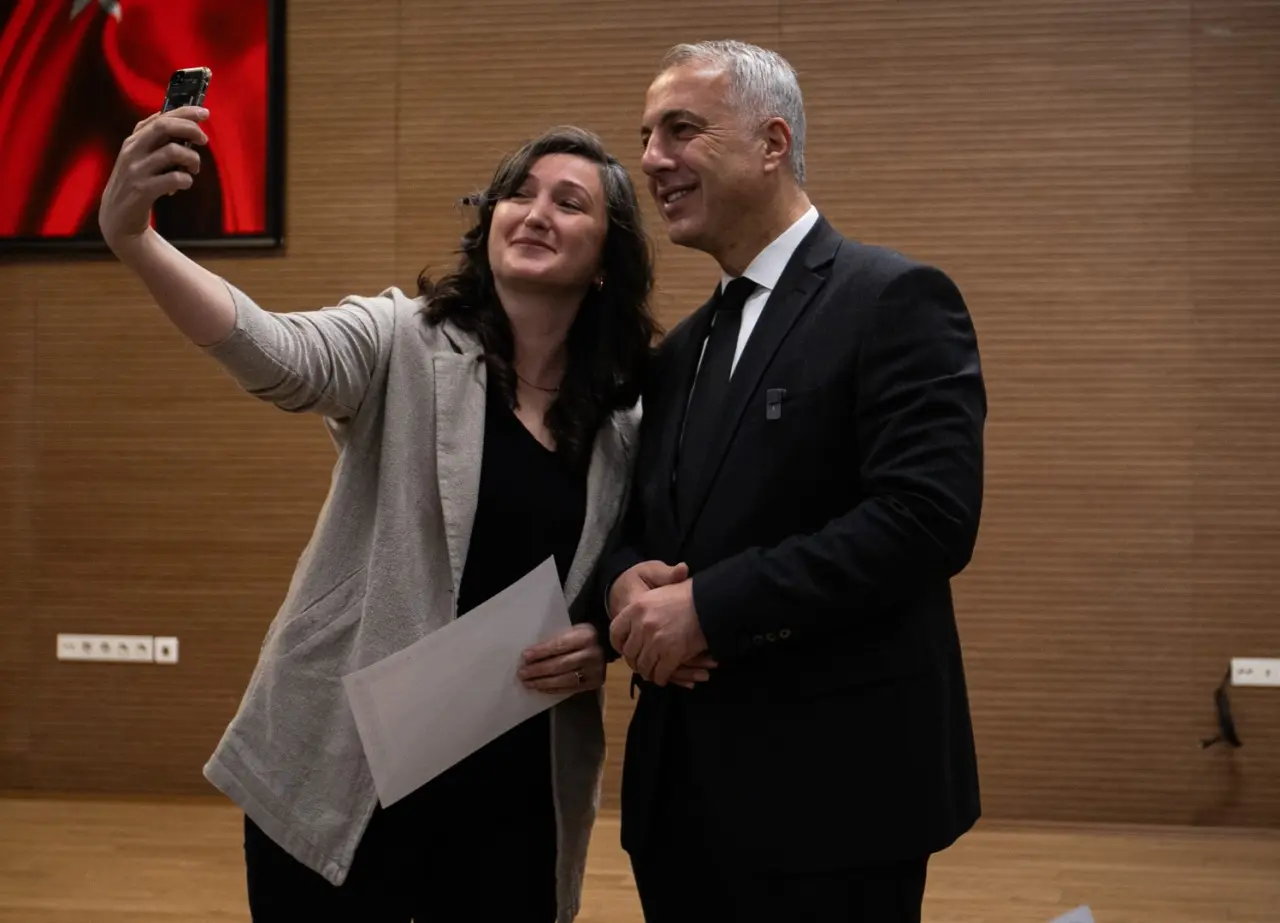 Haber: BAŞKAN BABAOĞLU, TEKSTİL ATÖLYESİ SERTİFİKA TÖRENİNE KATILDI - Galeri-12