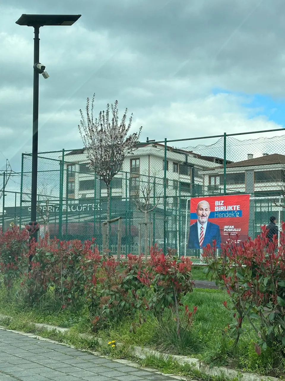 Haber: Şehir afiş çöplüğüne döndü - Galeri-6