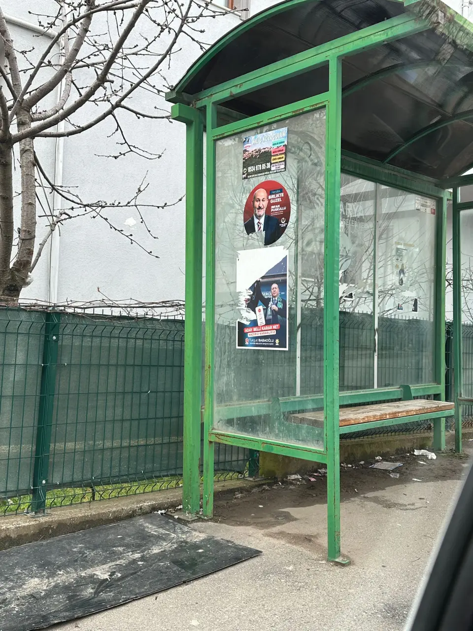 Haber: Şehir afiş çöplüğüne döndü - Galeri-2