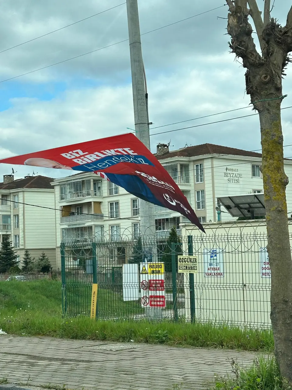 Haber: Şehir afiş çöplüğüne döndü - Galeri-4