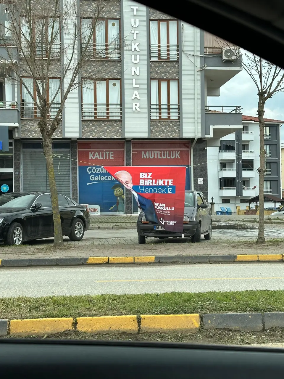 Haber: Şehir afiş çöplüğüne döndü - Galeri-5