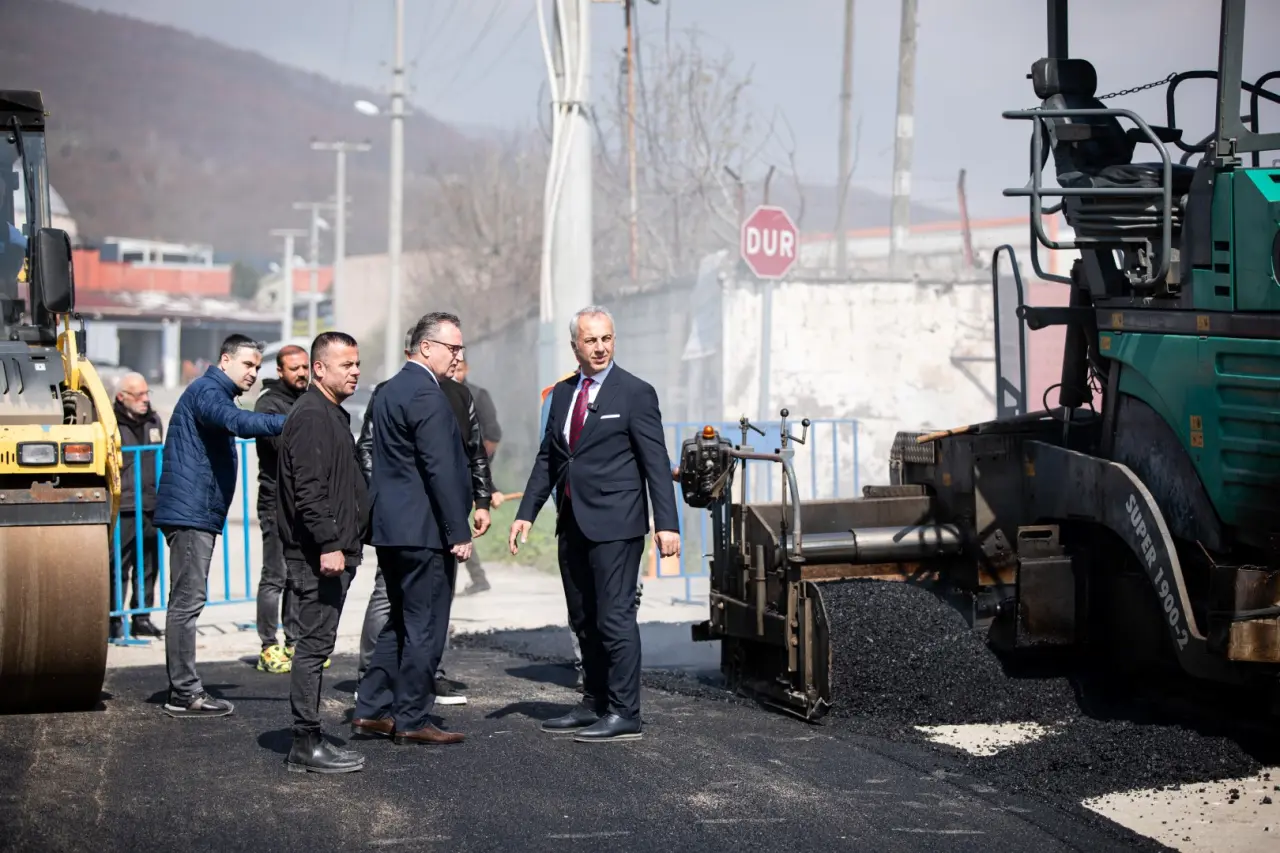 Haber: HENDEK BELEDİYESİ’NİN ASFALT ATAĞI DEVAM EDİYOR - Galeri-2