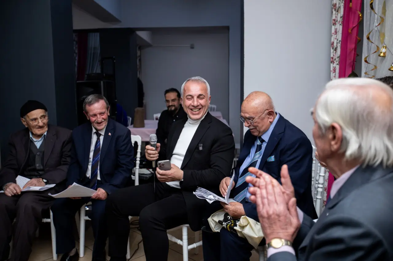 Haber: BABAOĞLU HUZUREVİNDE İLAHİLERE EŞLİK ETTİ - Öne Çıkan