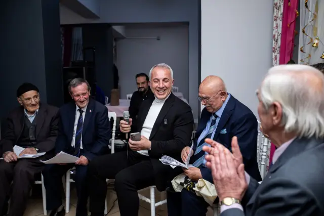 BABAOĞLU HUZUREVİNDE İLAHİLERE EŞLİK ETTİ