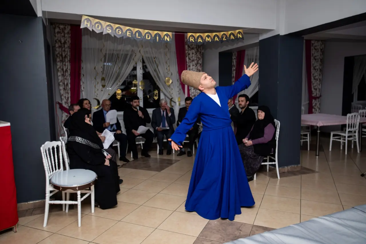 Haber: BABAOĞLU HUZUREVİNDE İLAHİLERE EŞLİK ETTİ - Galeri-5