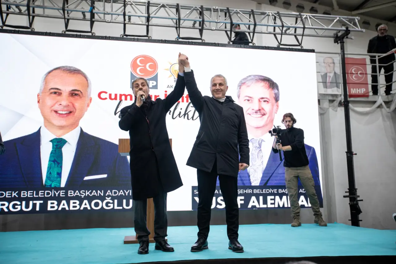 Haber: ALEMDAR, YEŞİLYURT MAHALESİ’NDE BABAOĞLU’NUN ELİNİ KALDIRDI - Öne Çıkan