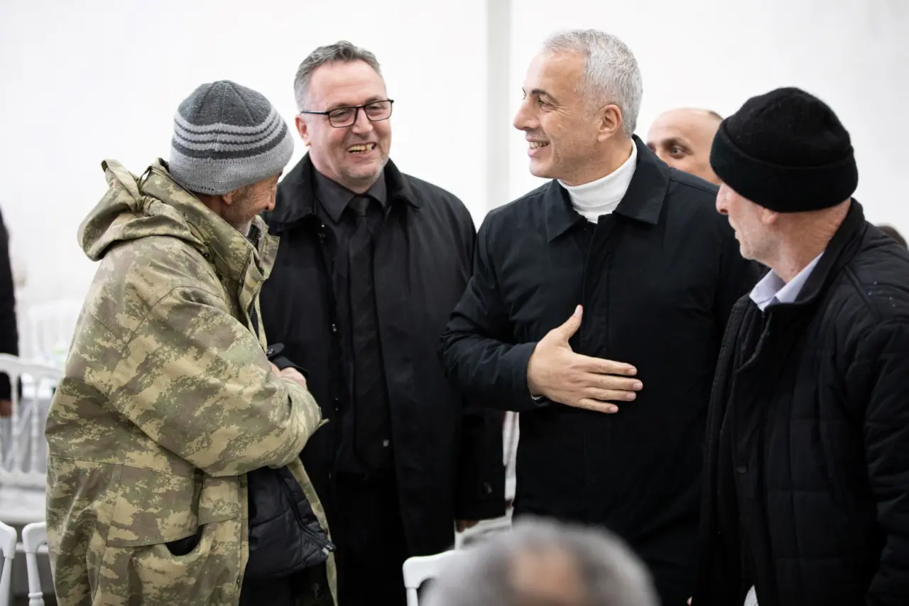 Haber: ALEMDAR, YEŞİLYURT MAHALESİ’NDE BABAOĞLU’NUN ELİNİ KALDIRDI - Galeri-4