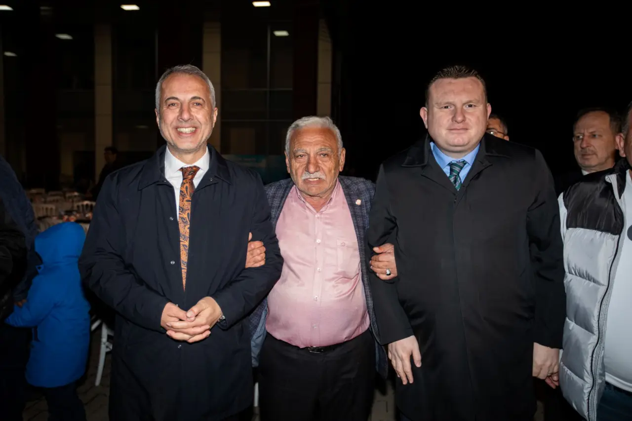 Haber: MEYDANLAR TIKLIM TIKLIM, HENDEK HALKI BABAOĞLU’NUN YANINDA - Galeri-9