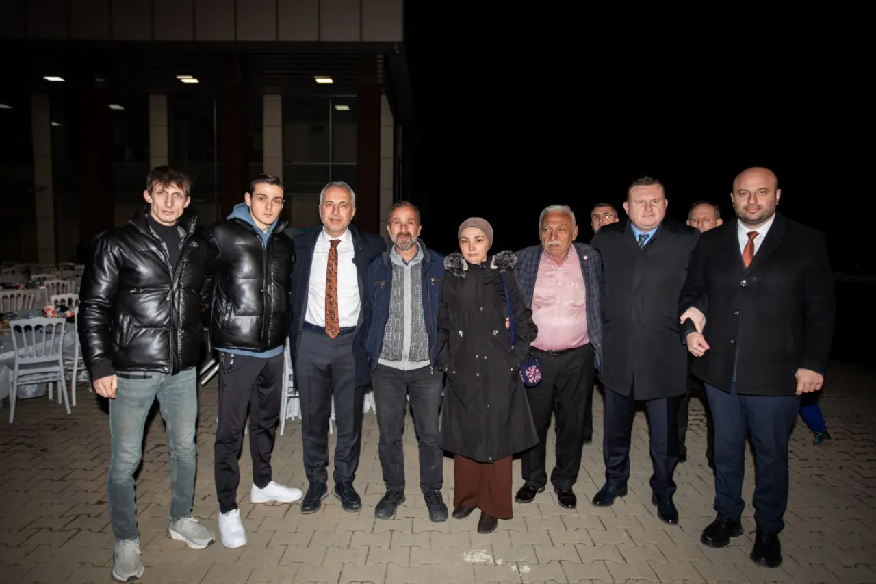 Haber: MEYDANLAR TIKLIM TIKLIM, HENDEK HALKI BABAOĞLU’NUN YANINDA - Galeri-2