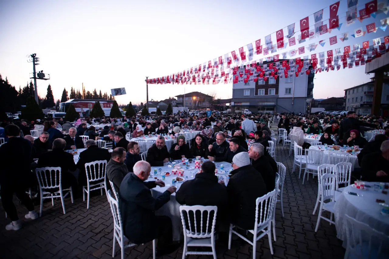 Haber: MEYDANLAR TIKLIM TIKLIM, HENDEK HALKI BABAOĞLU’NUN YANINDA - Galeri-6