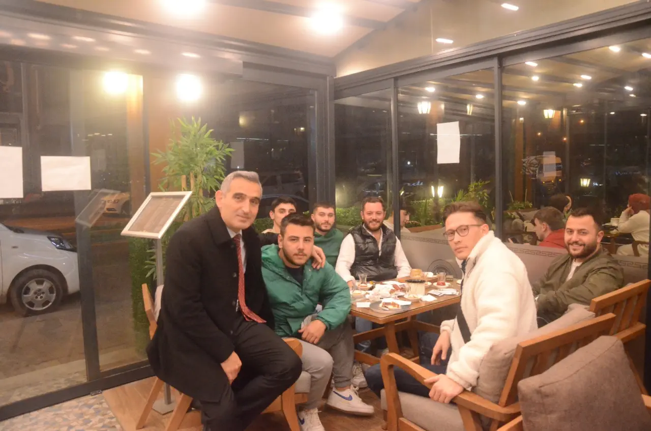 Haber: Bayraktar: Gençlerimizle bir araya gelmeye devam ediyoruz - Galeri-12