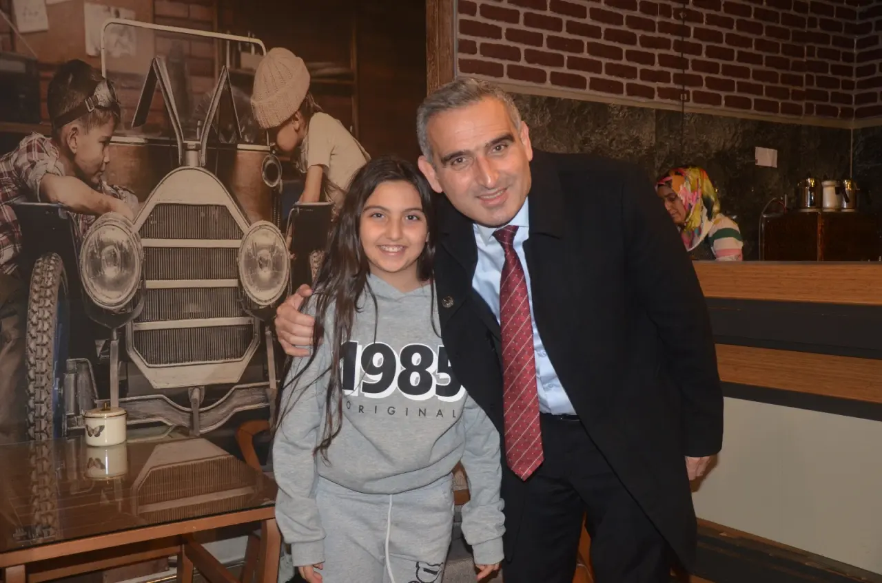 Haber: Bayraktar: Gençlerimizle bir araya gelmeye devam ediyoruz - Galeri-13
