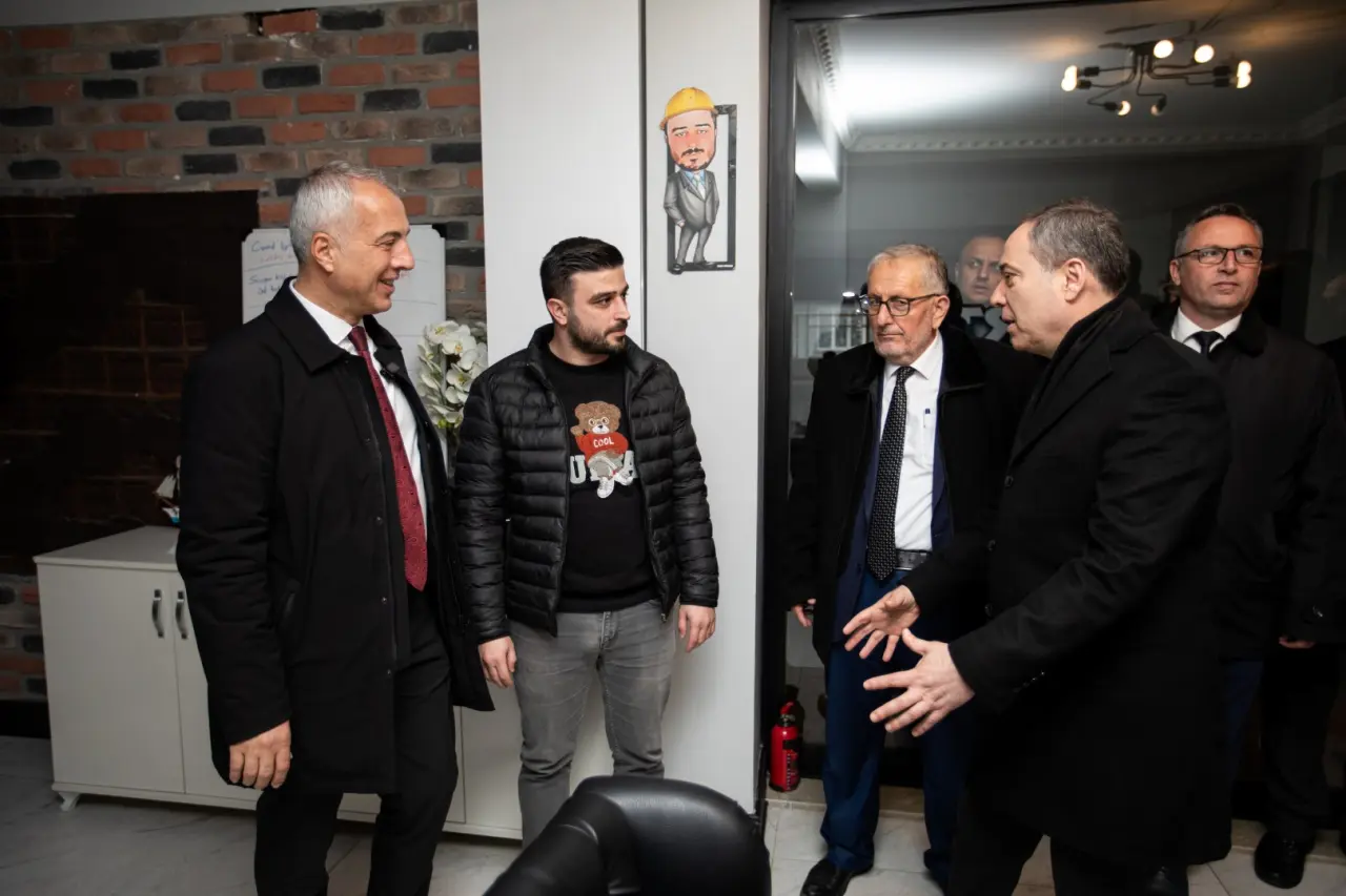 Haber: AK PARTİ MİLLETVEKİLİ KAYA; HENDEK’TE TURGUT BAŞKAN’DAN BAŞKA BİR ADAYI TANIMIYORUZ - Galeri-3