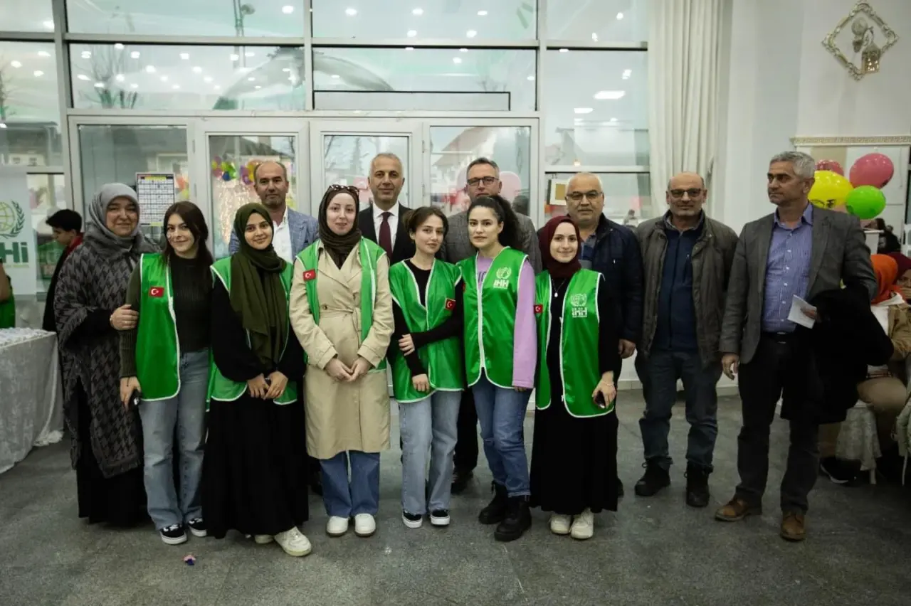 Haber:  İHH iftarda buluştu - Öne Çıkan
