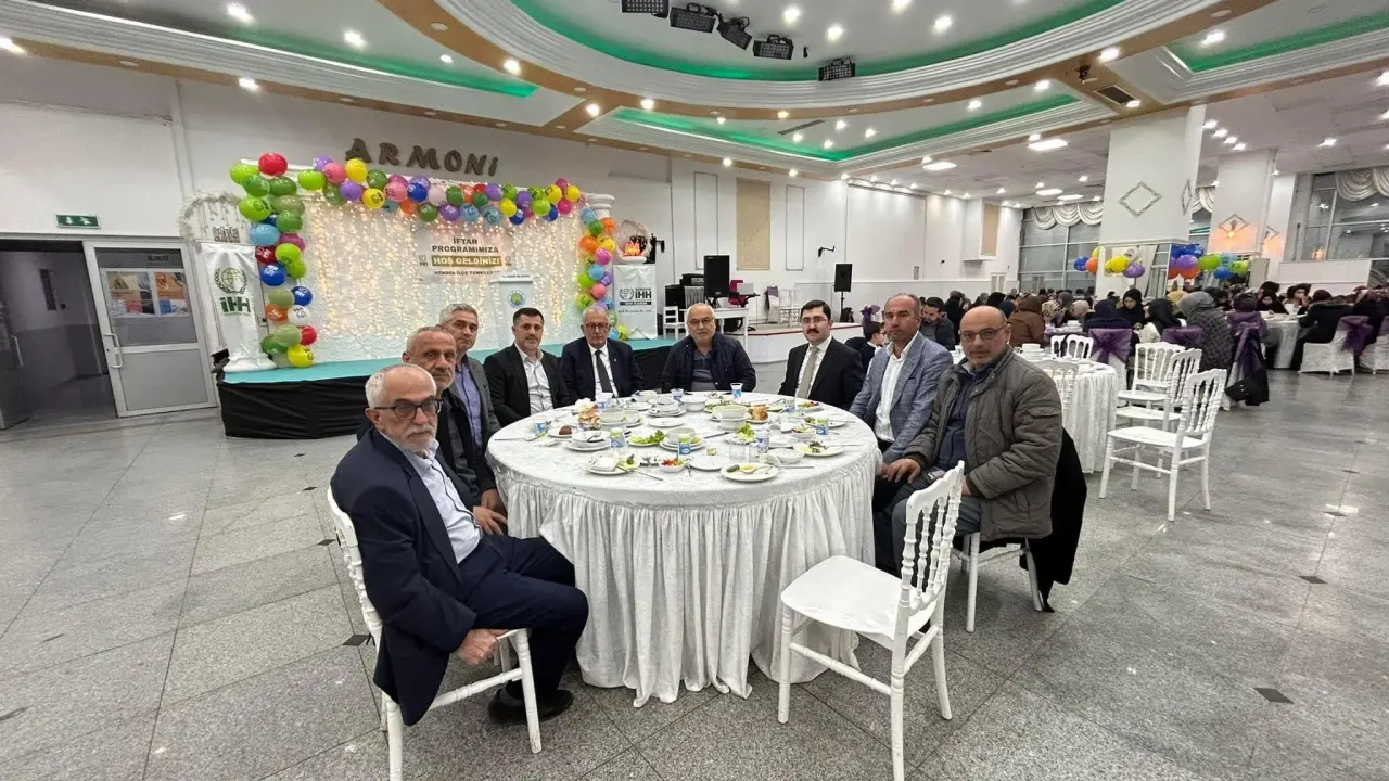 Haber:  İHH iftarda buluştu - Galeri-2