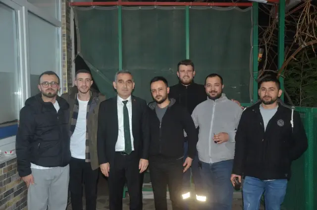 CHP Hendek Belediye Başkan Adayı Nihat Bayraktar, Meclis üyesi adayları ile Puna Ortaköy Mahallesinde ile bir araya geldi. 