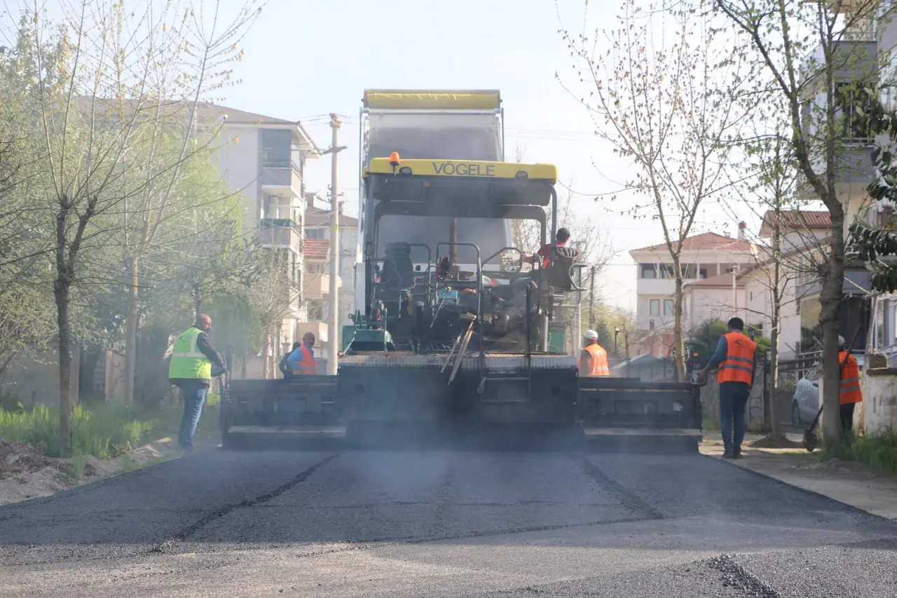 Haber: HENDEK’TE 4 SOKAK DAHA SICAK ASFALTLA YENİLENDİ - Galeri-1