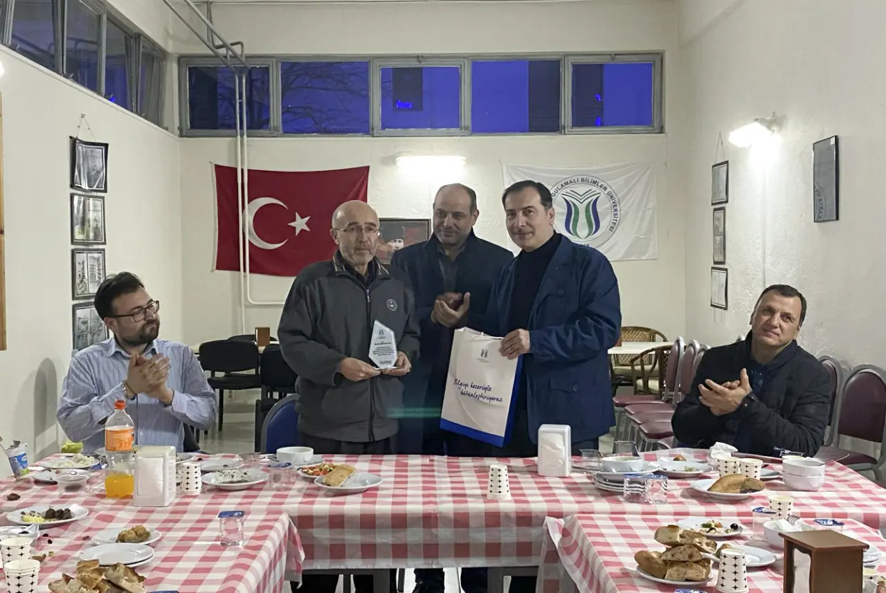 Haber: Hendek MYO’dan emekliye ayrılan Yener’e veda - Öne Çıkan