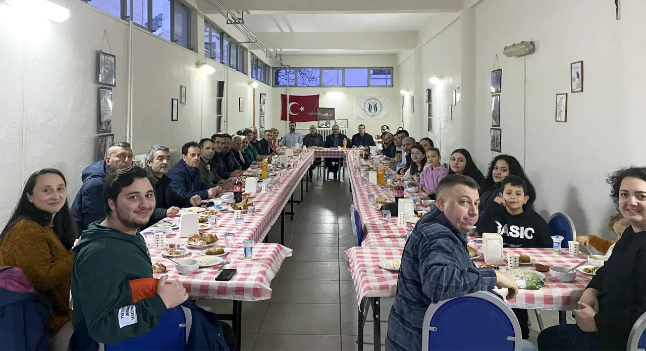 Haber: Hendek MYO’dan emekliye ayrılan Yener’e veda - Galeri-1