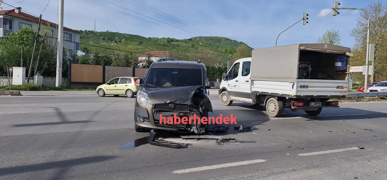 Haber: Üç aracın karıştığı kazada 4 kişi yaralandı  - Galeri-2