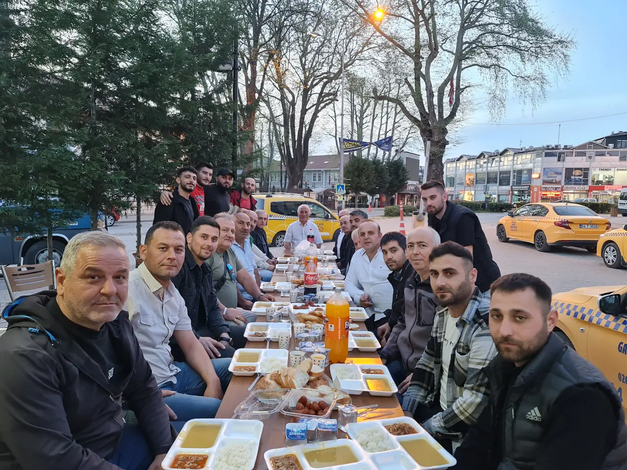 Haber: Taksici esnafı iftarda buluştu  - Öne Çıkan
