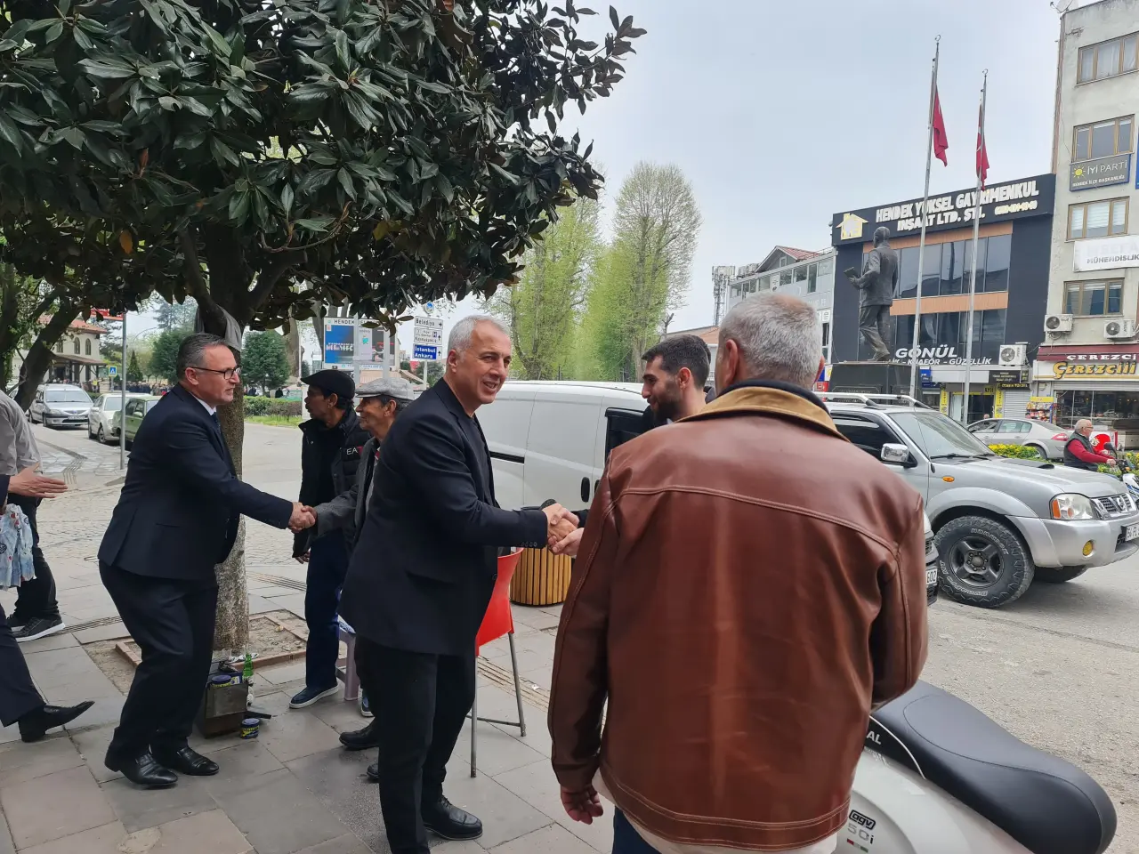 Haber: Namlı ve Babaoğlu esnaf ve vatandaşla bayramlaştı - Öne Çıkan