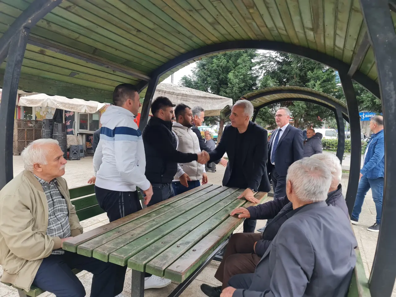 Haber: Namlı ve Babaoğlu esnaf ve vatandaşla bayramlaştı - Galeri-6