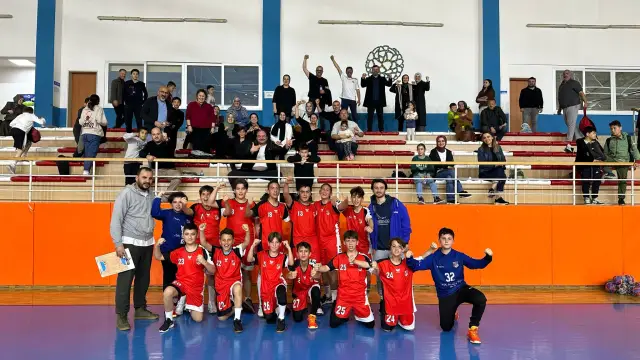 1954 Hendekspor Kulübü A takımı ikide iki yaptı
