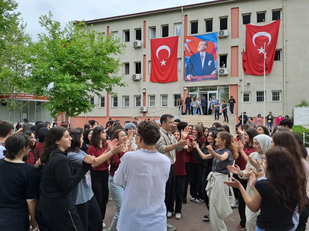 Haber: Yabancı öğrenciler  ebru sanatı ile tanıştı   - Galeri-3