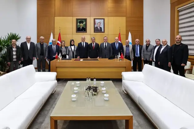 MHP Hendek'ten Büyükşehir Belediye Başkanı Yusuf Alemdar'a hayırlı olsun ziyareti