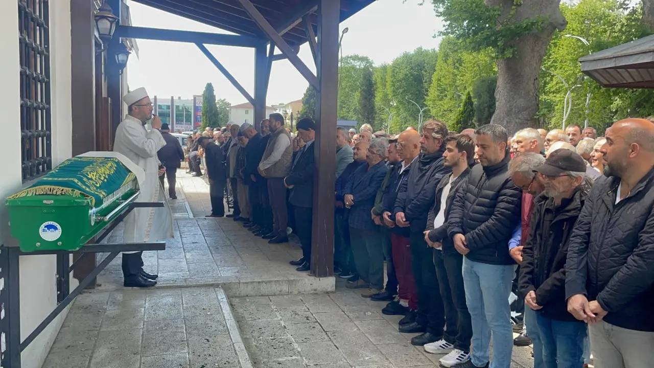 Haber: Alandilek dualarla son yolculuğuna uğurlandı - Öne Çıkan