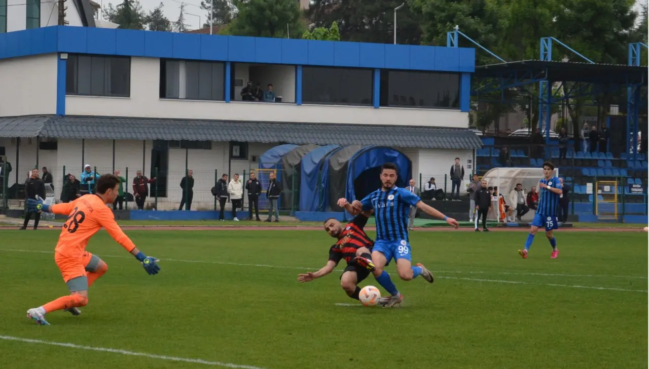 Haber: Hendekspor Ligde Kaldı Forvet Okan Stadyumu Terk Etti - Öne Çıkan