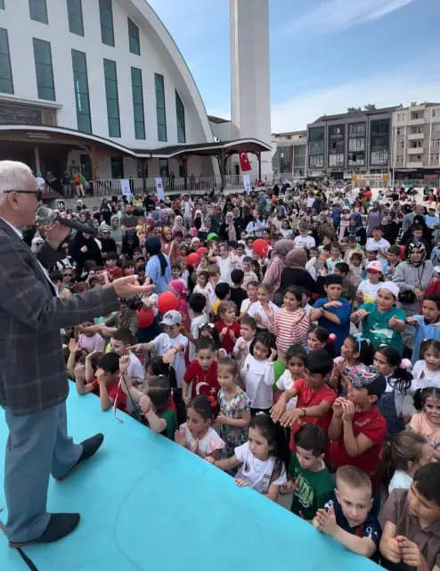 Rasim Paşa Camii'nde Çocuk Şenliği Düzenlendi 