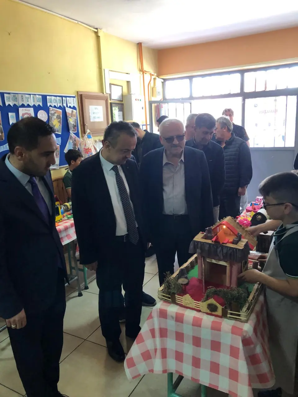 Haber: Çamlıca İlkokulu'nda Görsel Sanatlar ve Tabiat Atölyesi açılışı ve sergisi - Galeri-1