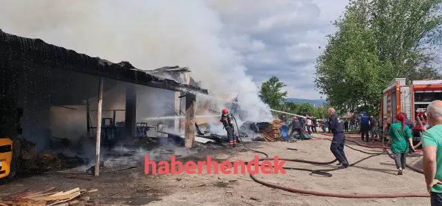 Kereste atölyesi alev alev yandı 