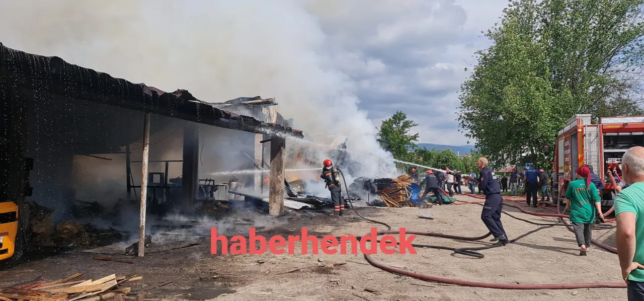 Haber: Kereste atölyesi alev alev yandı  - Öne Çıkan