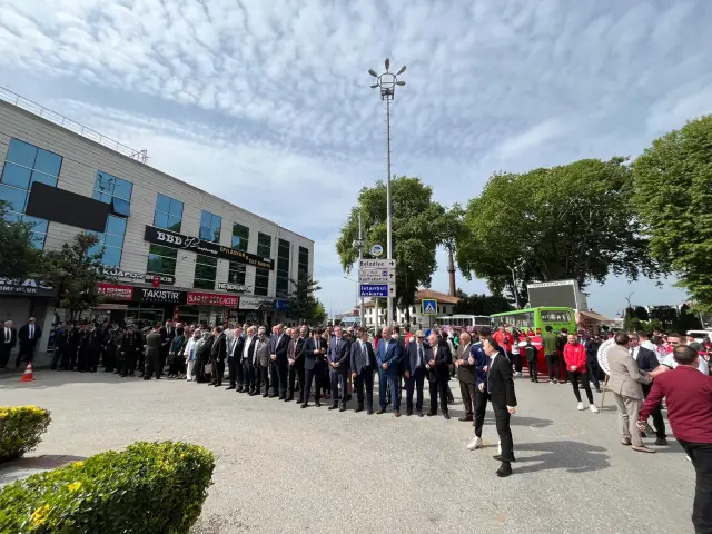 Atatürk'ü anma gününde Atatürk ve Türk Bayrağını unuttular