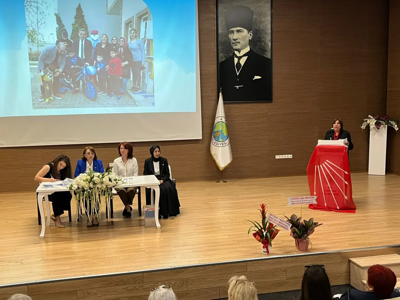 Haber: CHP'de Emine Yazıcıtunç Güven Tazeledi - Galeri-2