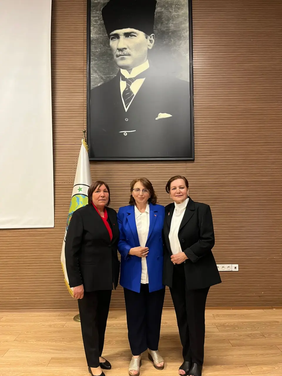 Haber: CHP'de Emine Yazıcıtunç Güven Tazeledi - Galeri-1