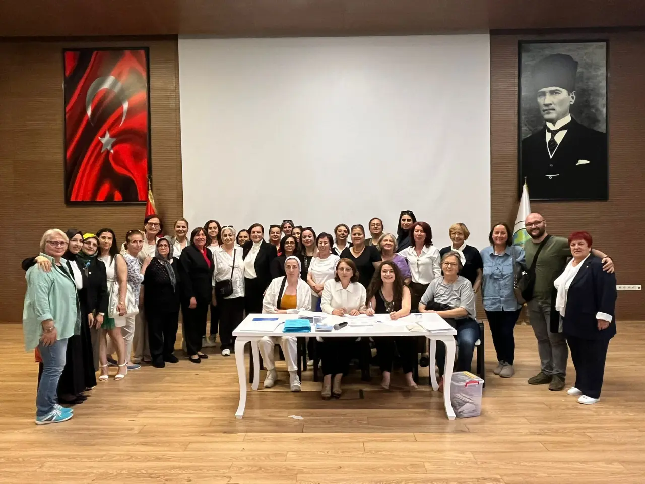 Haber: CHP'de Emine Yazıcıtunç Güven Tazeledi - Öne Çıkan